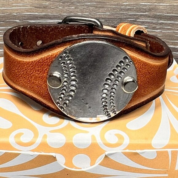 Plunder Design Trendy Fashion Jewelry Mini Baseball Cuff Buckle Leather Bracelet - Picture 4 of 8